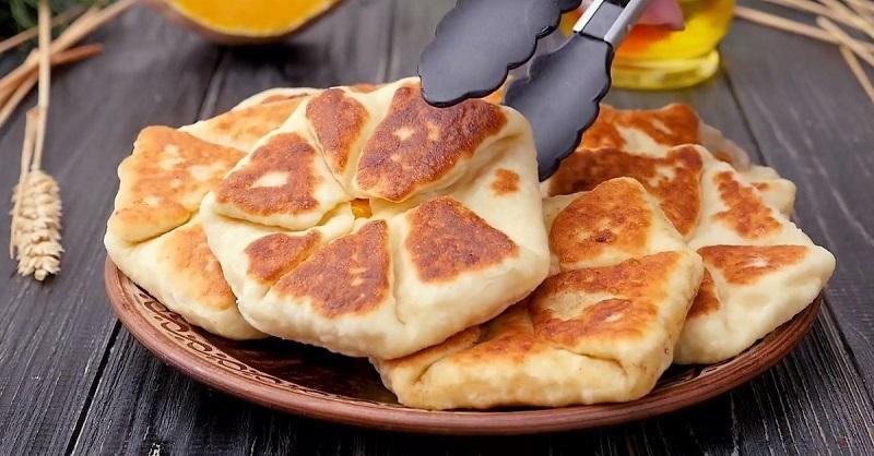 Раньше тыква месяцами лежала в кладовке, теперь не успеваю покупать! Люблю лепешки еще теплыми, со сметаной. 1-120-4820543