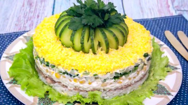 Праздничный слоеный салат с печенью трески «Диана» prazdnichnyj_sloenyj_salat_s_pechenyu_treski_diana__nashakuhnia_ru-7208790